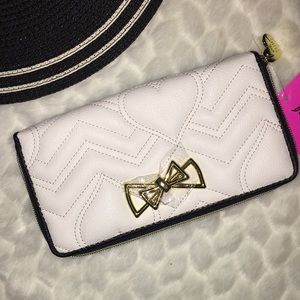 Betsey Johnson ZIP Around Quilted Heart Wallet